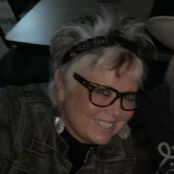 Meet your Posher, Leeann - Picture 3 of 3